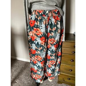 C & C California floral linen pants. Cropped wide leg size large.